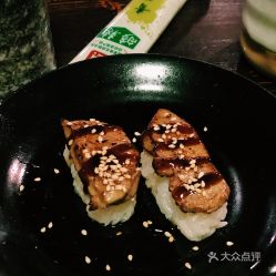 小川料理街道口店 芒果鵝肝手握，一口穿越武漢的日料新貴